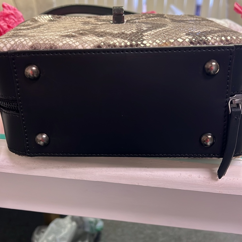 Snakeskin Pattern Crossbody Bag - Picture 5 of 6